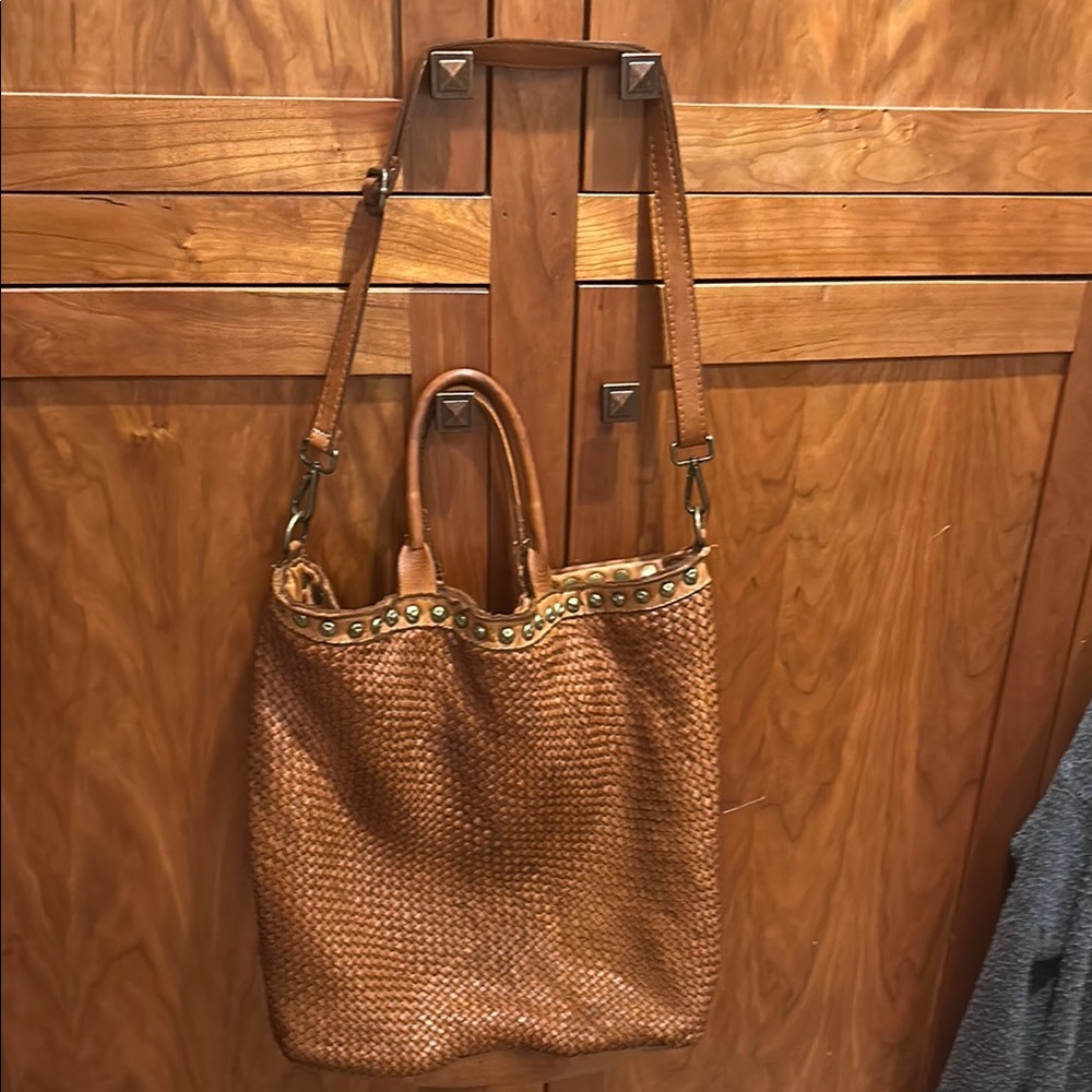Vera Pelle Brown Shoulder Bag with Woven Leather Design
